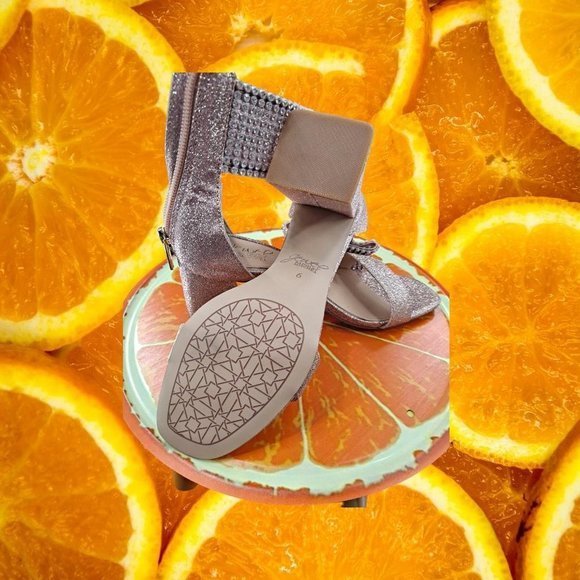 Jewel Badgley Mischka Zip Back High Heels Size 6 - Picture 7 of 7